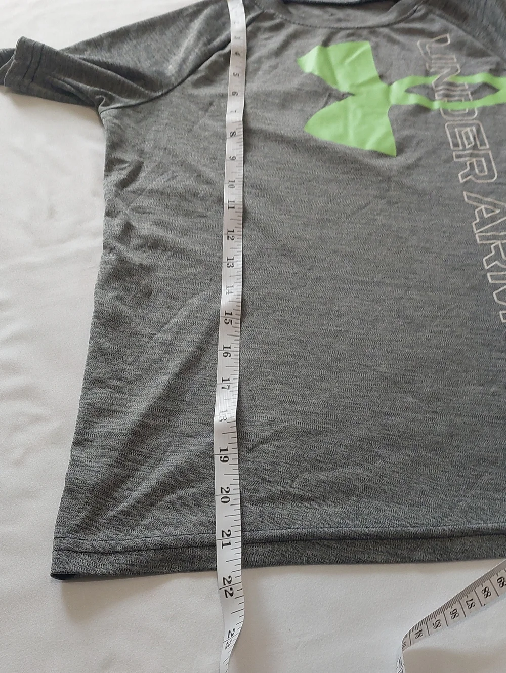 Under Armour Boys Size 7,8.Gray And Green Logo